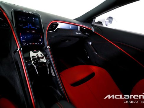 Used 2023 Ferrari Roma image 14