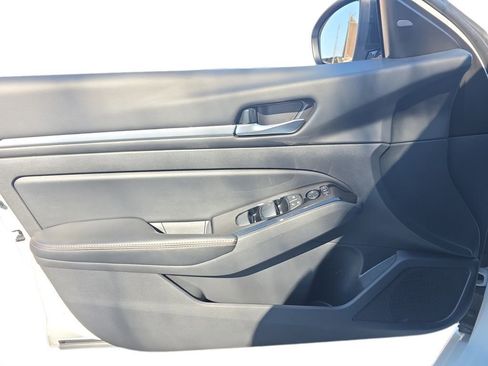 Used 2024 Nissan Altima 2.5 SR image 17