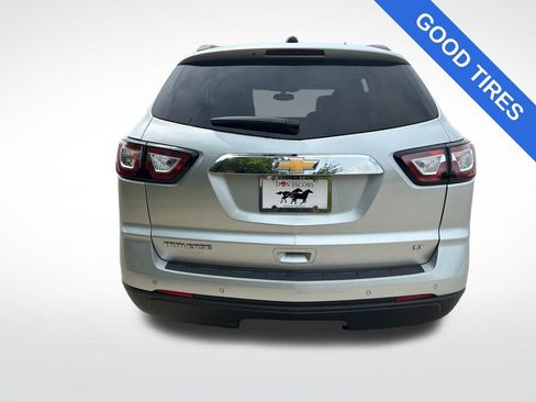 Used 2017 Chevrolet Traverse LT w/ Style and Technology Package FWD image 4