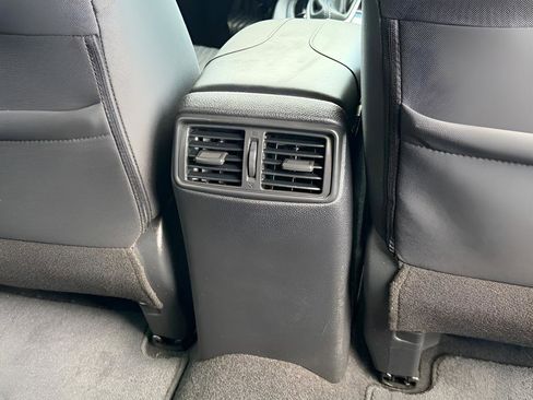 Used 2019 Nissan Rogue S FWD image 29