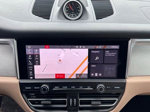 Used 2021 Porsche Macan image 14