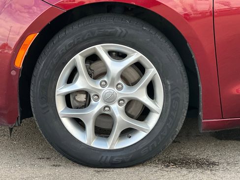 Used 2020 Chrysler Pacifica Touring-L Plus w/ Tire & Wheel Group image 28