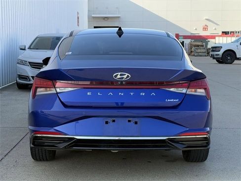 Used 2021 Hyundai Elantra Limited image 5