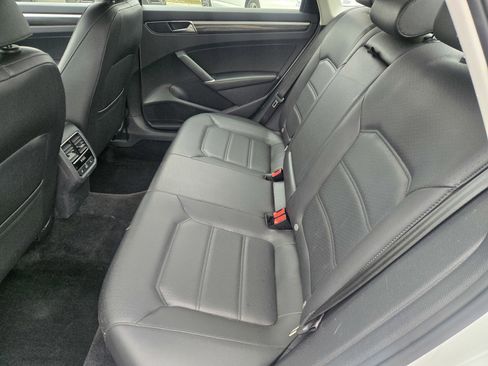 Used 2018 Volkswagen Passat 2.0T SE image 12