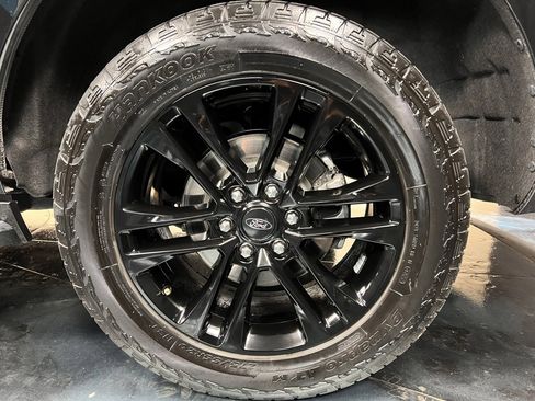 Used 2023 Ford Expedition XLT image 32