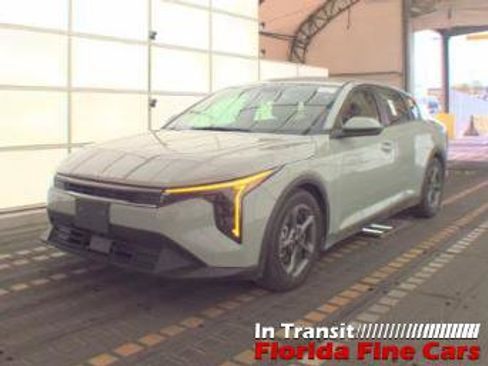 Used 2025 Kia K4 LXS image 2