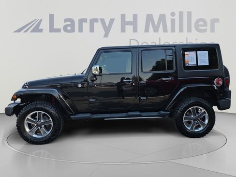 Used 2014 Jeep Wrangler Unlimited Sahara w/ Dual Top Group AWD/4WD image 2