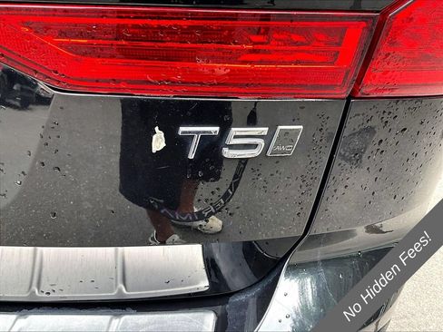 Used 2018 Volvo XC60 T5 Momentum w/ Vision Package AWD/4WD image 8