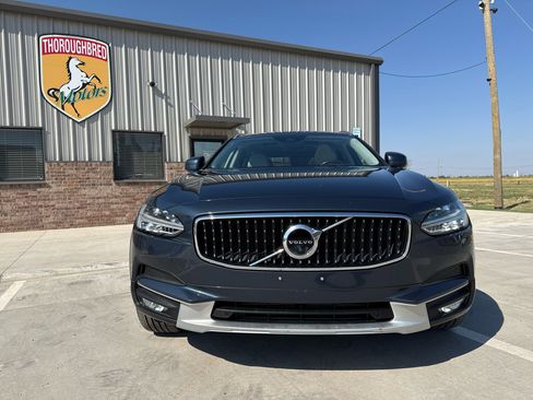 Used 2018 Volvo V90 T5 Cross Country w/ Convenience Package image 5