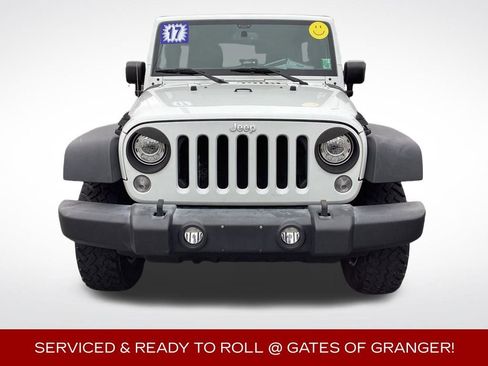 Used 2017 Jeep Wrangler Unlimited Rubicon w/ Max Tow Package image 3