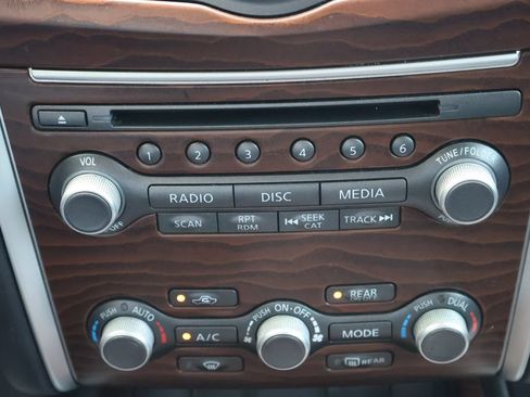 Used 2017 Nissan Pathfinder Platinum AWD/4WD image 12