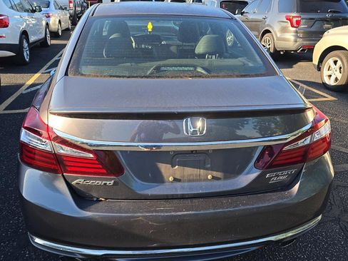 Used 2017 Honda Accord Sport image 4