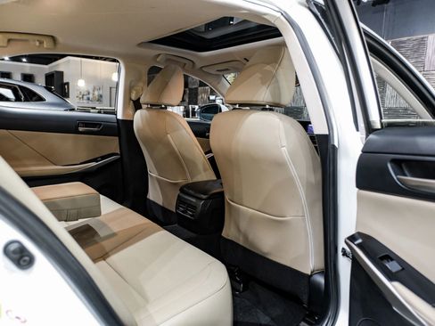 Used 2018 Lexus IS 300 w/ Comfort Package image 42