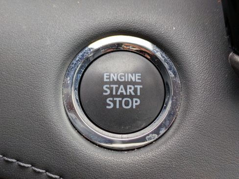 Used 2023 Toyota Highlander XLE image 31