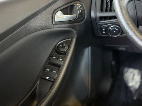 Used 2018 Ford Focus SEL image 25