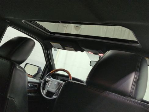 Used 2017 Lincoln Navigator L Select image 22