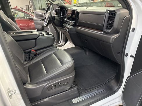 Used 2025 GMC Sierra 1500 SLT image 29