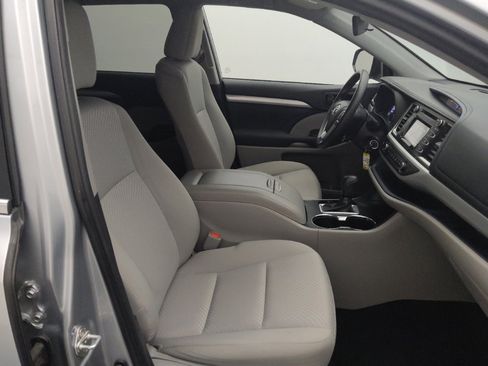 Used 2019 Toyota Highlander LE image 21