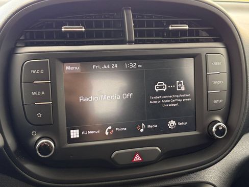 Used 2025 Kia Soul LX w/ LX Technology Package FWD image 19