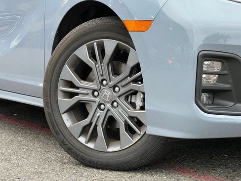 Used 2025 Honda Odyssey Touring image 2