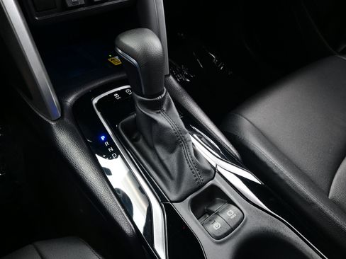 Used 2022 Toyota Corolla Cross XLE image 22