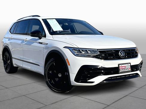 Used 2023 Volkswagen Tiguan SE R-Line image 2