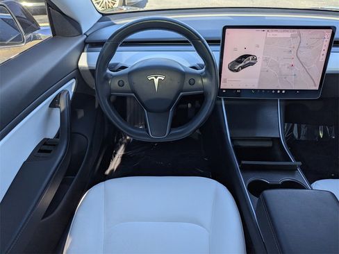 Used 2018 Tesla Model 3 Mid Range image 7