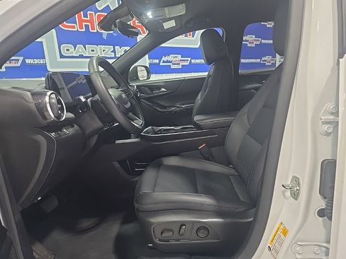 Used 2025 Chevrolet Equinox LT w/ Convenience Package II image 13