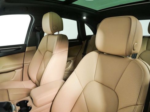 New 2026 Porsche Macan AWD/4WD image 5