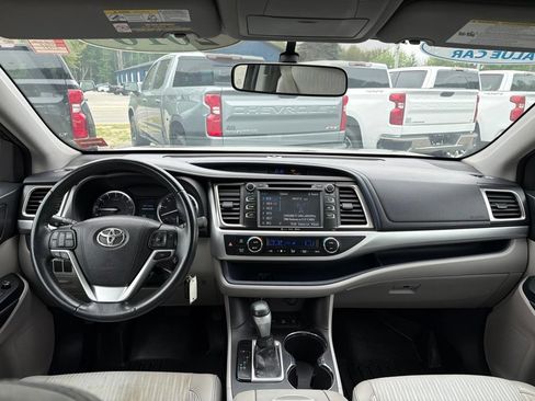 Used 2016 Toyota Highlander Plus AWD/4WD image 10
