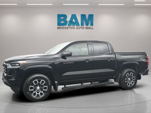 Used 2024 Chevrolet Colorado LT w/ LT Convenience Package III AWD/4WD image 3