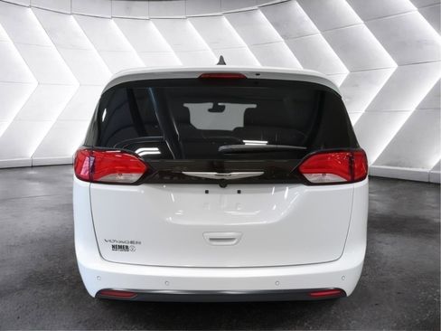 New 2026 Chrysler Voyager LX FWD image 5