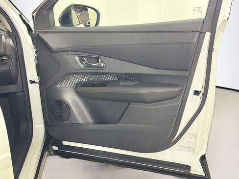 Used 2023 Nissan Ariya FWD image 32