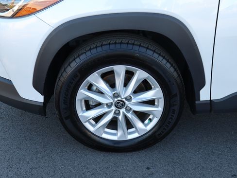 Used 2023 Toyota Corolla Cross LE AWD/4WD image 9