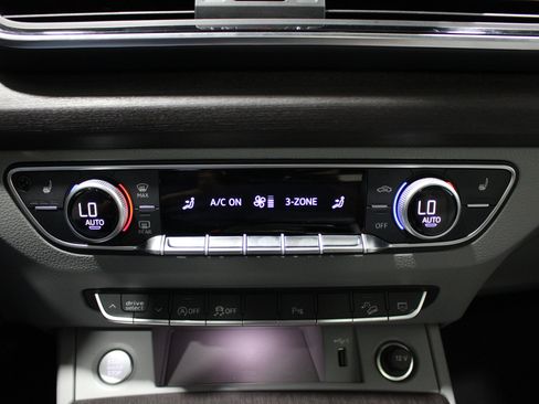 Used 2022 Audi Q5 2.0T Premium w/ Convenience Package AWD/4WD image 18