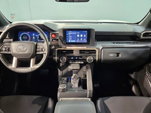 Certified 2025 Toyota Tacoma TRD Off-Road AWD/4WD image 10