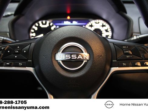 Used 2023 Nissan Altima 2.5 SV FWD image 9