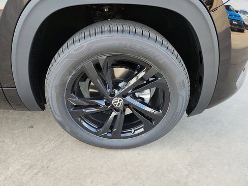 New 2026 Volkswagen Atlas Cross Sport SEL R-Line image 9