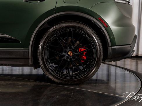 Used 2025 Porsche Macan 4S Electric image 10