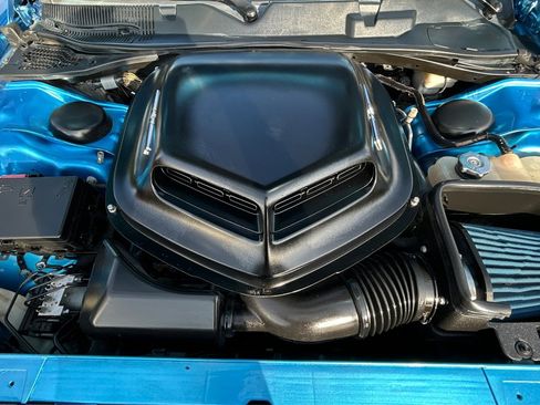 Used 2015 Dodge Challenger R/T RWD image 9