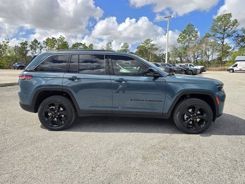 New 2026 Jeep Grand Cherokee L Limited w/ Limited Altitude Package AWD/4WD image 3