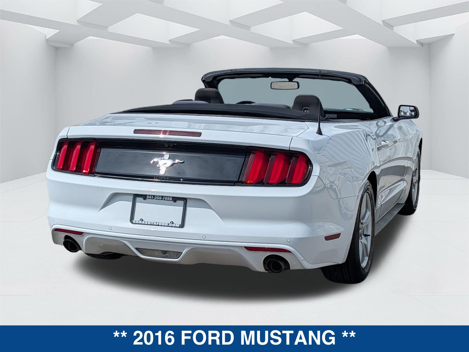 Used 2016 Ford Mustang Convertible RWD image 5