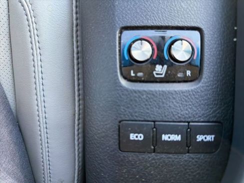 Used 2013 Toyota Avalon Limited FWD image 11