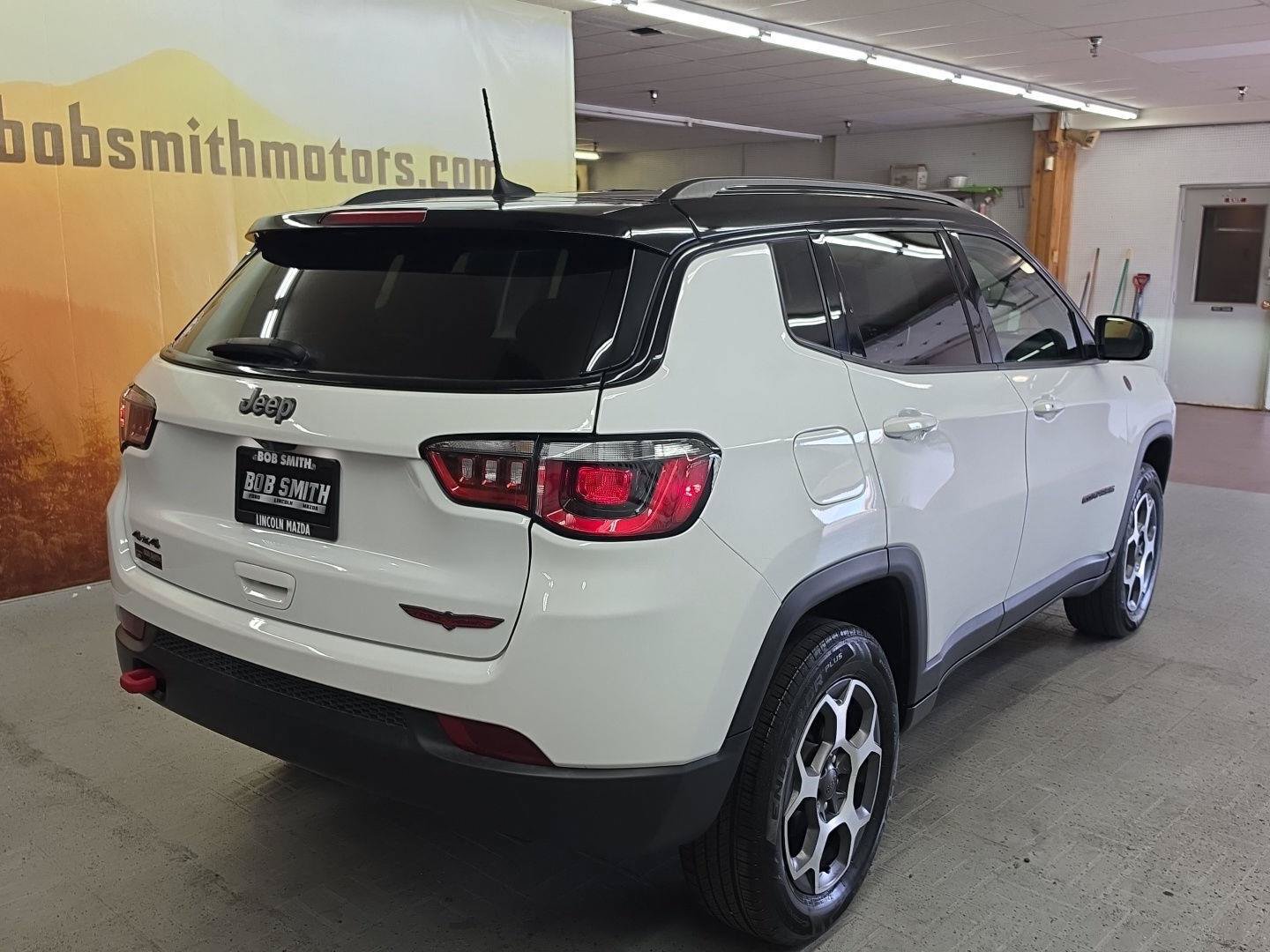 Used 2022 Jeep Compass Trailhawk w/ Trailhawk Convenience Group AWD/4WD image 19