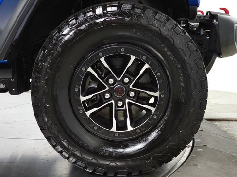 Used 2024 Jeep Wrangler Unlimited Rubicon w/ XTREMEE 35" Tire Package AWD/4WD image 13