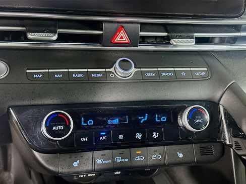Used 2025 Hyundai Elantra SEL FWD image 23