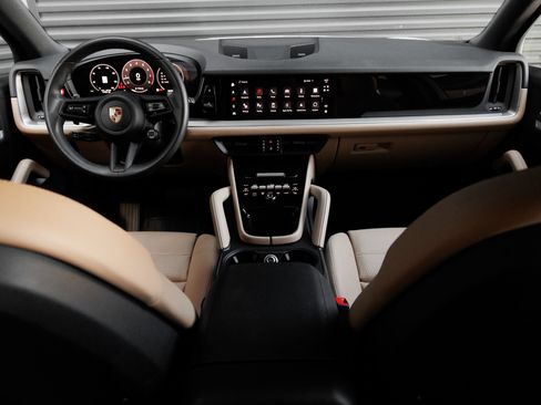 Certified 2025 Porsche Cayenne AWD/4WD image 16
