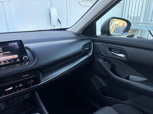 Used 2025 Nissan Rogue SV image 37