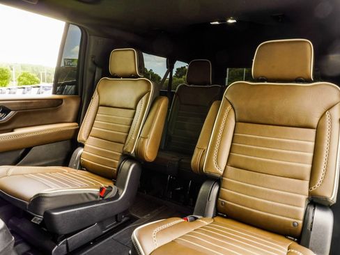 Used 2025 GMC Yukon XL Denali Ultimate AWD/4WD image 41