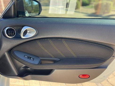 Used 2019 Nissan 370Z Coupe w/ Z34 Heritage Edition - White image 15